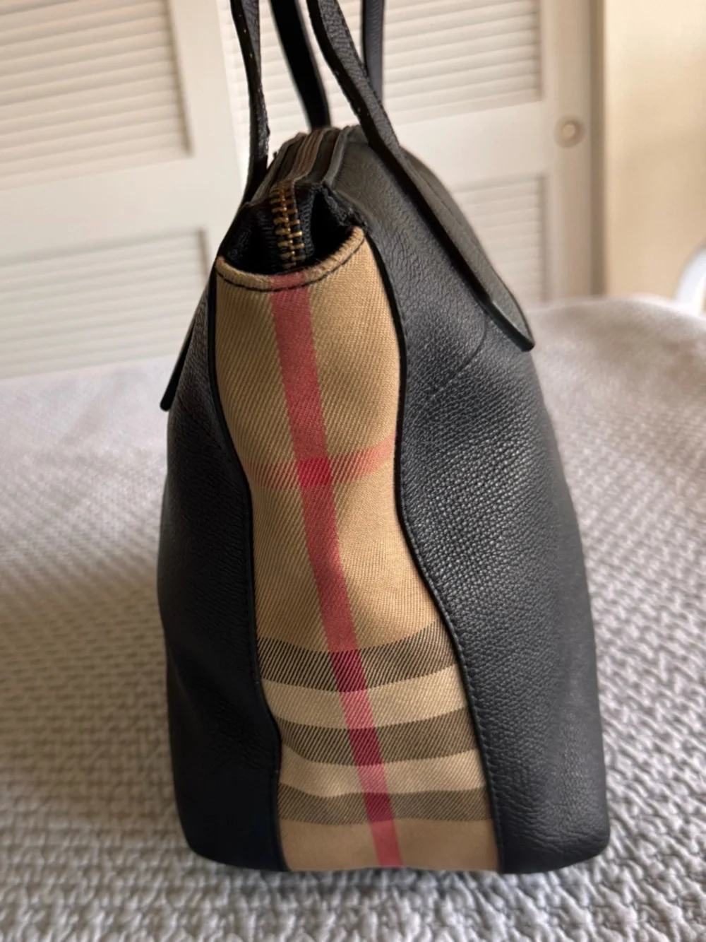 AUTHENTIC Burberry Welburn Check Tote! - Picture 2 of 11